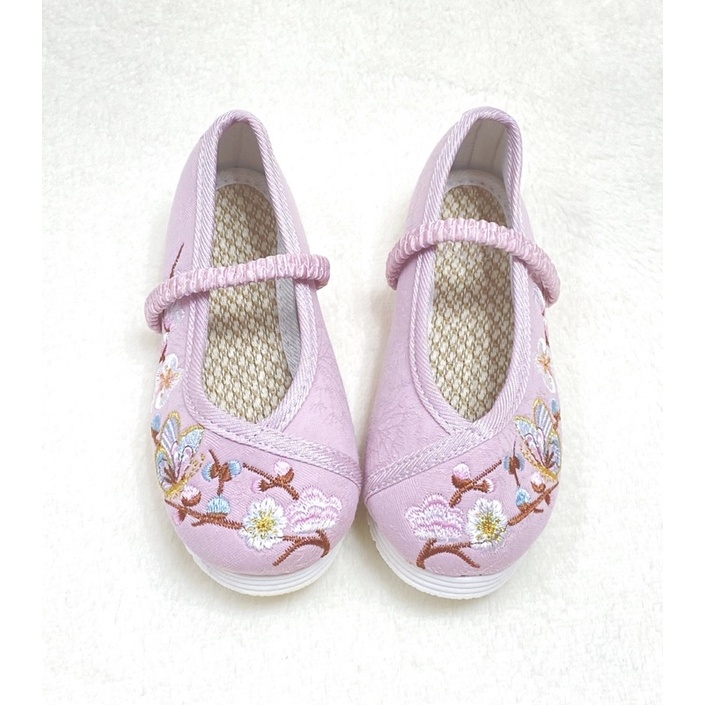 Giày thêu hoa cổ trang cho bé