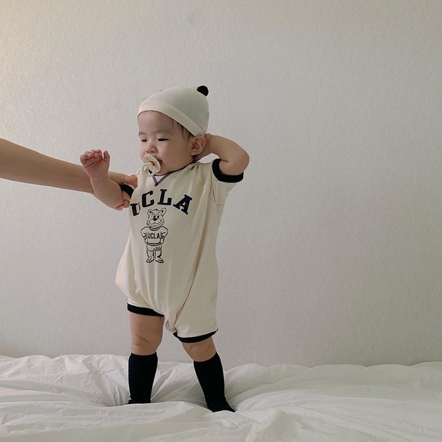 Bộ Áo Liền Quần Tay Ngắn Bằng Vải Cotton In Họa Tiết Dễ Thương Kèm Nón Cho Bé Gái Sơ Sinh