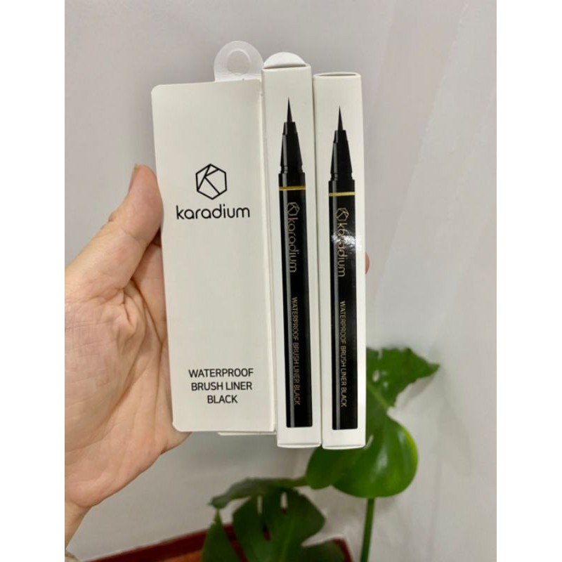 Kẻ mắt Karadium Waterproof Brush Liner Black
