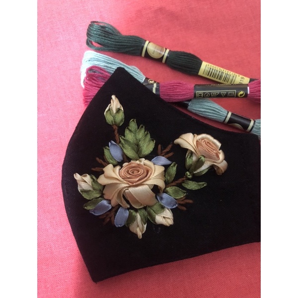 Khẩu trang thêu handmade