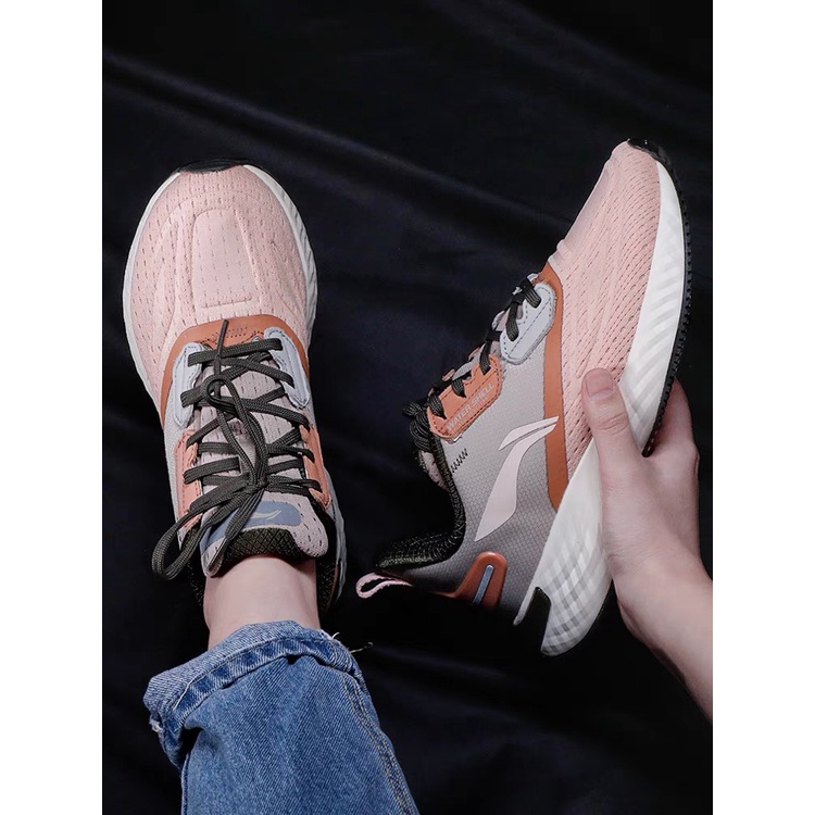 Giày thể thao nữ