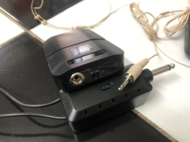 Micro không dây Mic hạt gạo màu da người E8-J2 nói song song 2 micro cắm amply loa có sẵn, loa trợ giảng, mixer