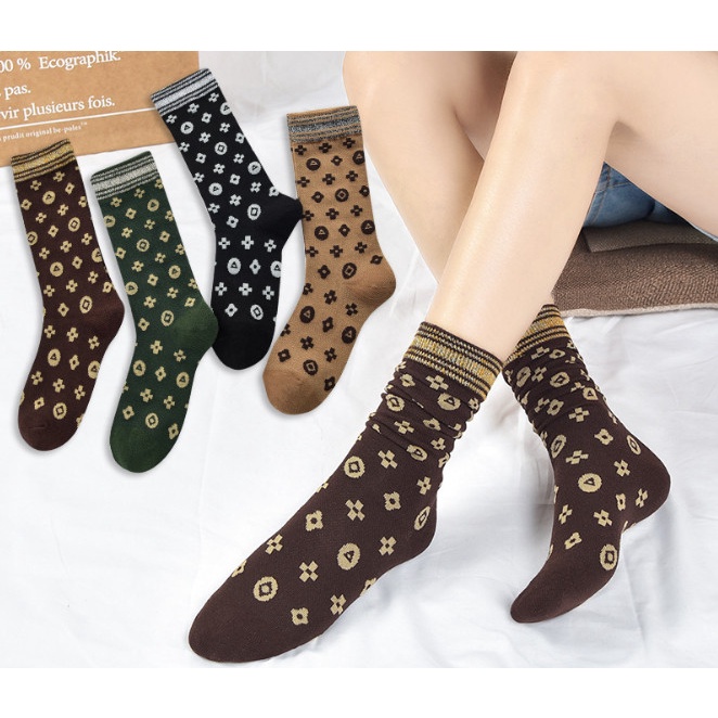 Vớ Tất Họa Tiết cổ cao Nam Nữ phong cách trẻ trung, năng động.