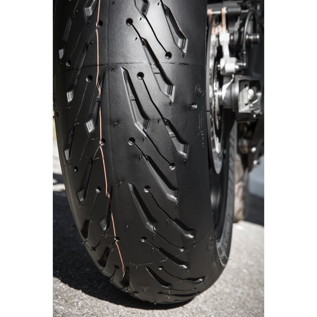 Cặp vỏ lốp xe Michelin Road 5 cho PKL 120/70ZR17, 160/60ZR17 và 190/55ZR17
