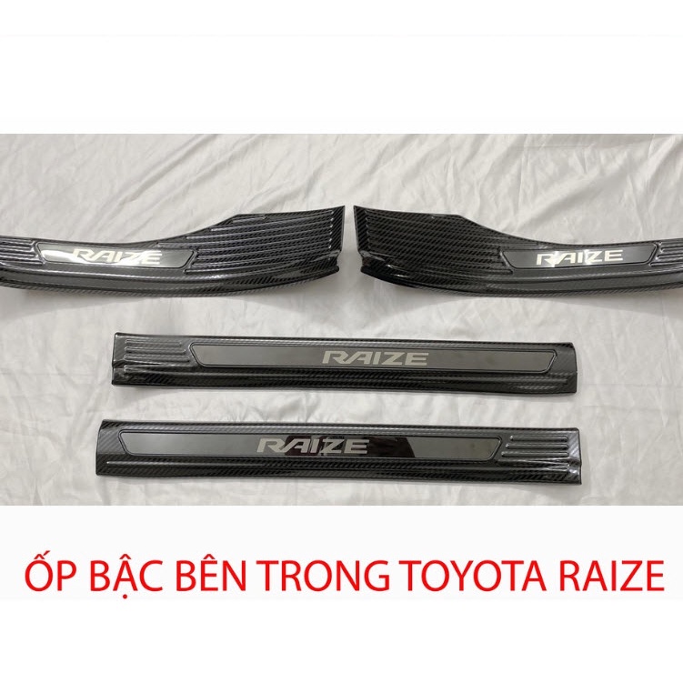 Ốp Bậc Cửa, Nẹp Bước Chân Toyota Raize 2021 - 2022, Vân Carbon Cao Cấp