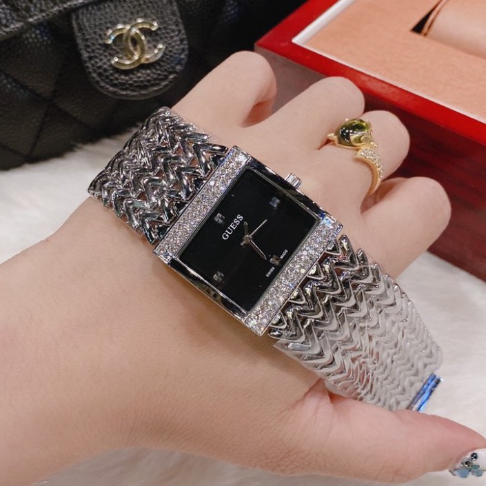 (Thẻ bảo hành 12 tháng) Đồng hồ nữ Guess dây thép không gỉ, viền đính đá, mặt trơn, thẻ bảo hành 12 tháng - Dongho.guess | BigBuy360 - bigbuy360.vn