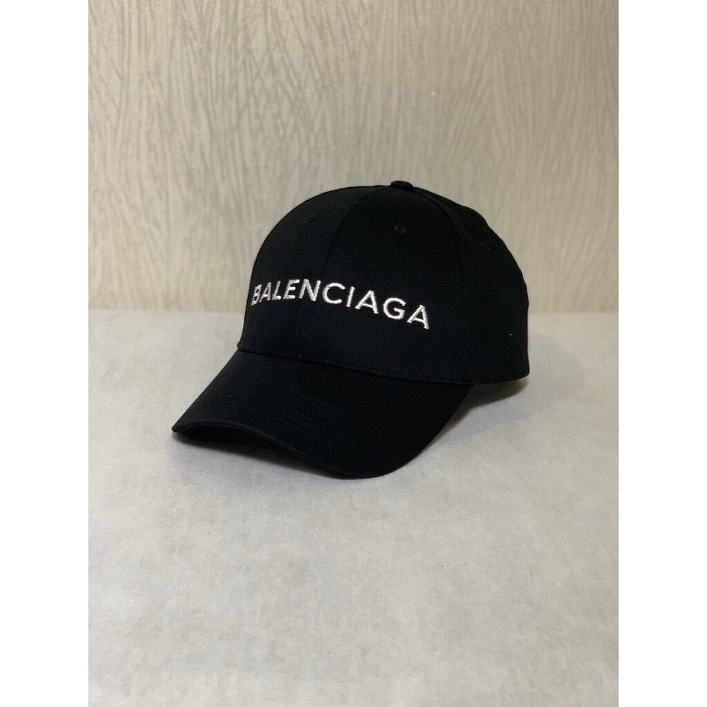[𝐅𝐑𝐄𝐄 𝐒𝐇𝐈𝐏] ⚡ Mũ Lưỡi Trai Balenciaga Đen Logo Trắng &amp; Vàng Thêu Tinh Tế Unisex - Nón Kết Nam Nữ - Mũ Đôi Free Size