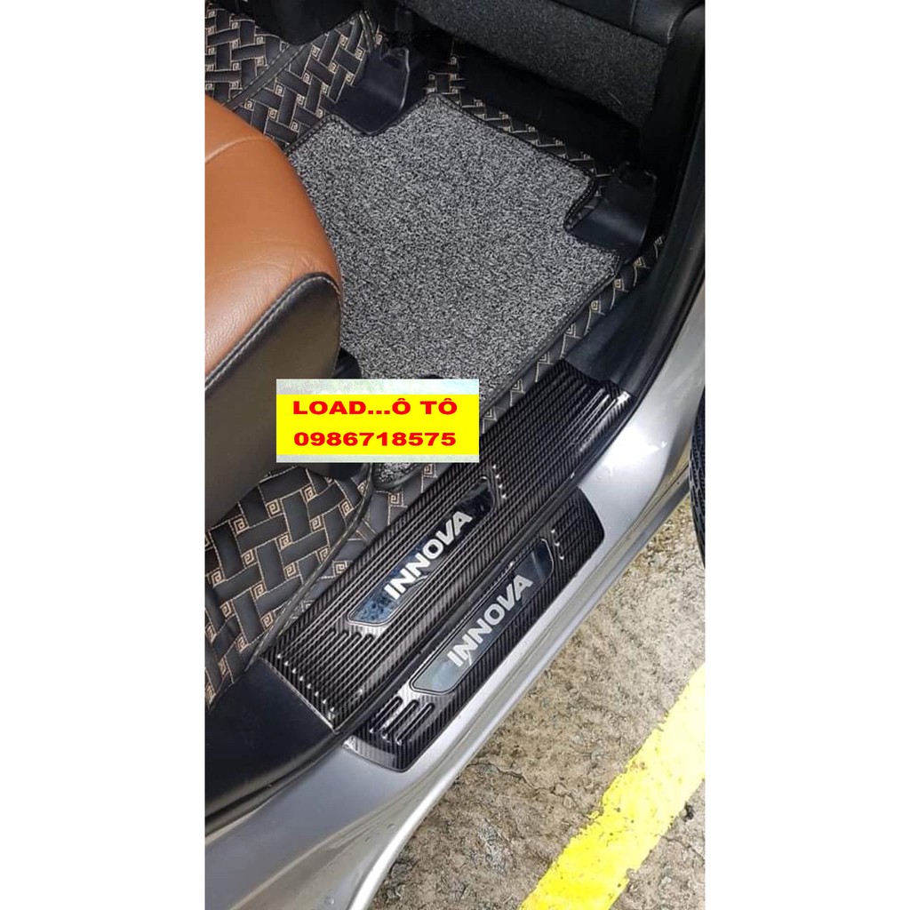 Ốp Bậc Cửa, Nẹp Bước Chân Trong Ngoài Xe Toyota Innova 2023-2017 Chất Liệu Vân Carbon Cao Cấp