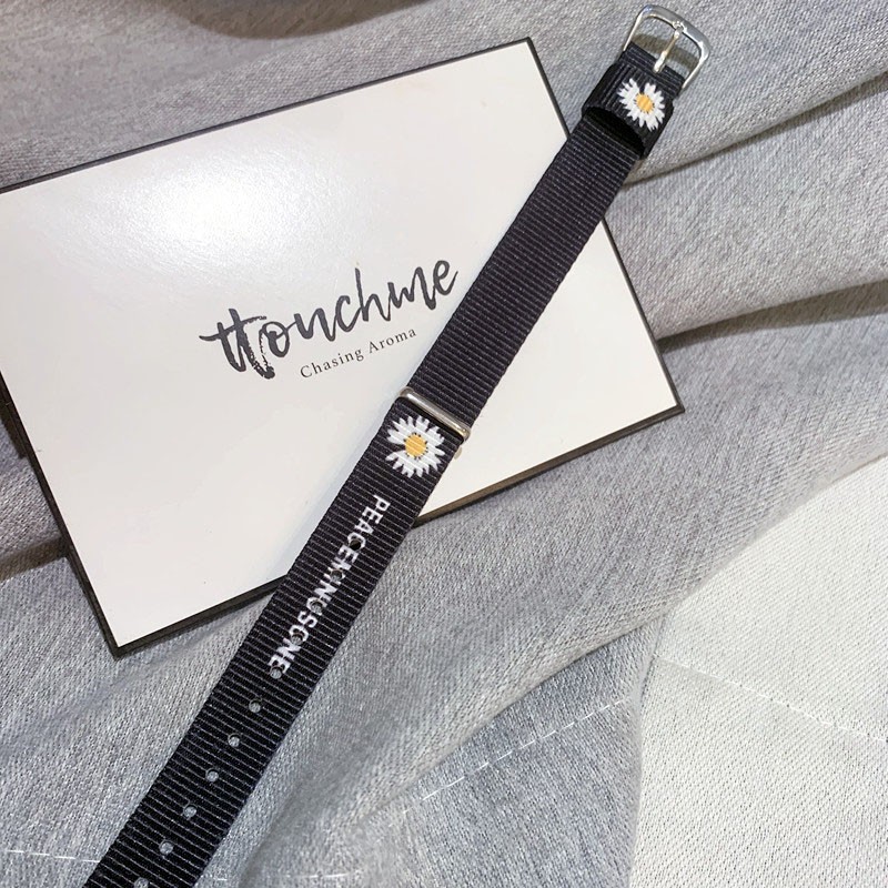 Vòng tay mặt hoa cúc nhỏ thiết kế dễ thương thời trang cho nữ | BigBuy360 - bigbuy360.vn