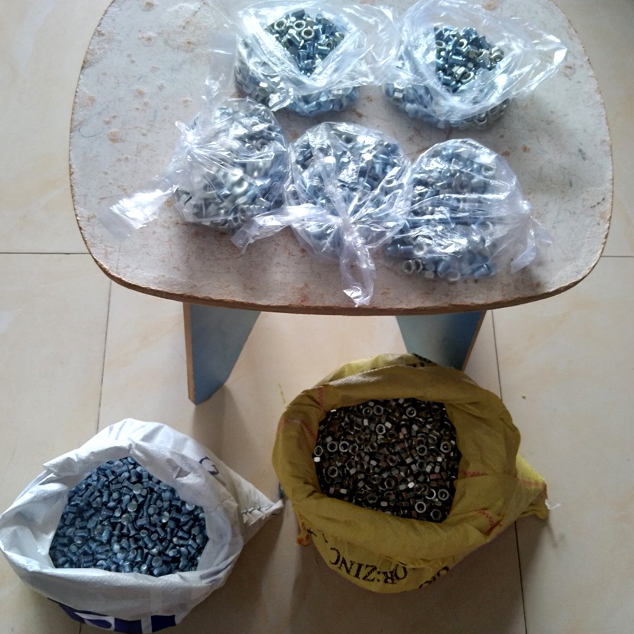 Ốc bắt kệ sắt v lỗ đa năng 100 con