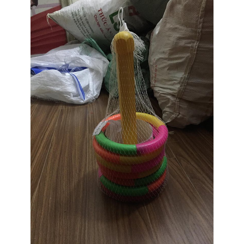 cột ném vòng