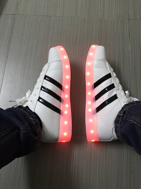 Giày phát sáng mẫu adidas, led 7 màu, 4 chế độ nháy cực đẹp và thời trang