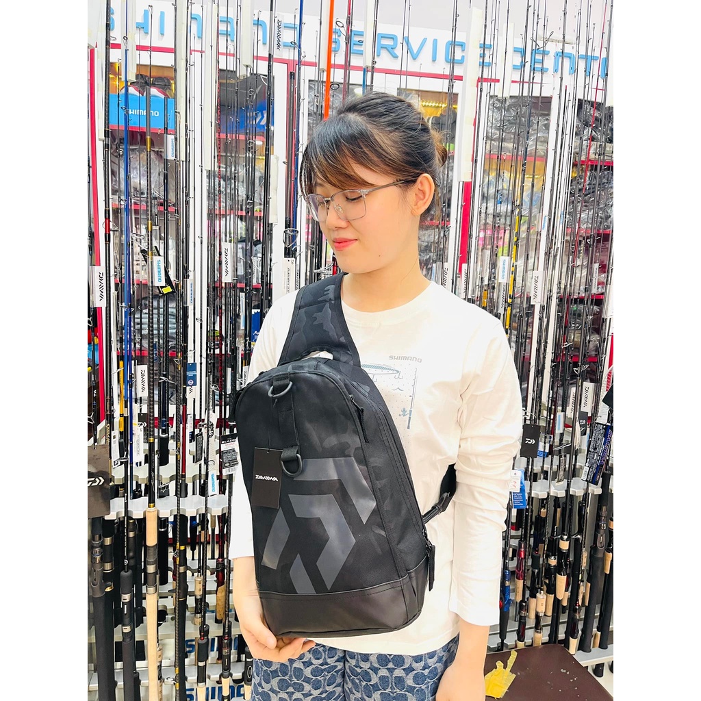 TÚI ĐEO CHÉO ĐỰNG PHỤ KIỆN CÂU CÁ DAIWA