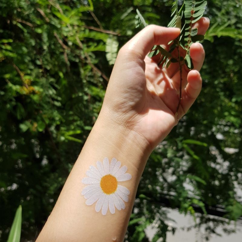 Hình xăm tatoo hoa cúc họa mi xinh đẹp hot trend. Xăm dán tatoo mini tạm thời, size &lt;10x6cm