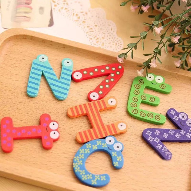 Ninikids: Bộ 26 chữ gỗ gắn nam châm cho bé học nhận biết