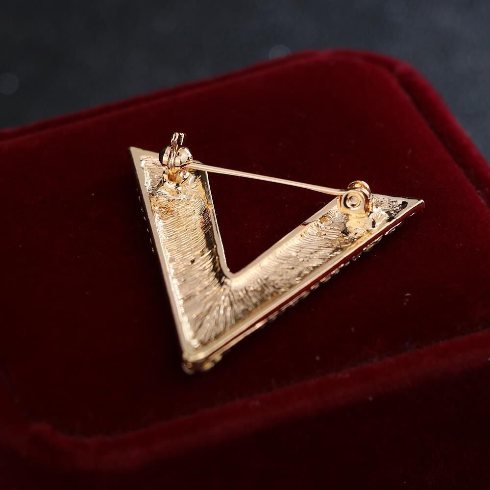 Trâm cài áo hình chữ V đính đá thời trang