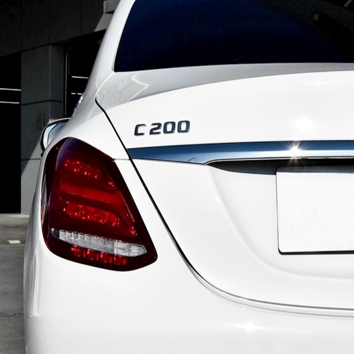 Decal tem chữ E200 dán đuôi xe ô tô