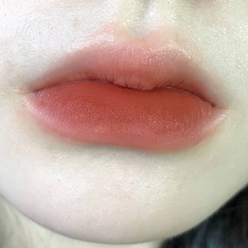 Son Kem Lì Nhung Mịn Không Thấm Nước Treo Trang Điểm