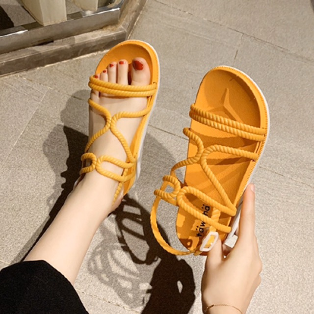 Giày sandal đế bằng sandal nhựa màu sắc dây thừng