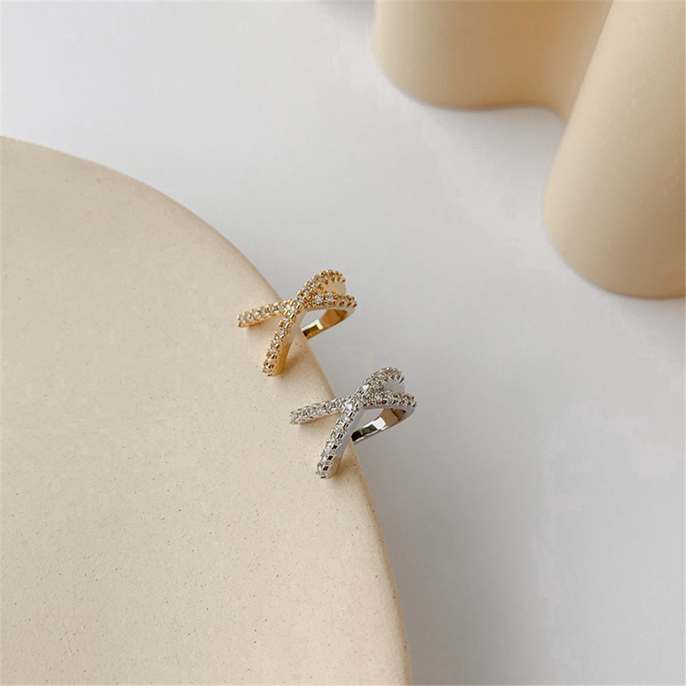 Hoa tai chữ U đính đá nhân tạo sành điệu dành cho nữ