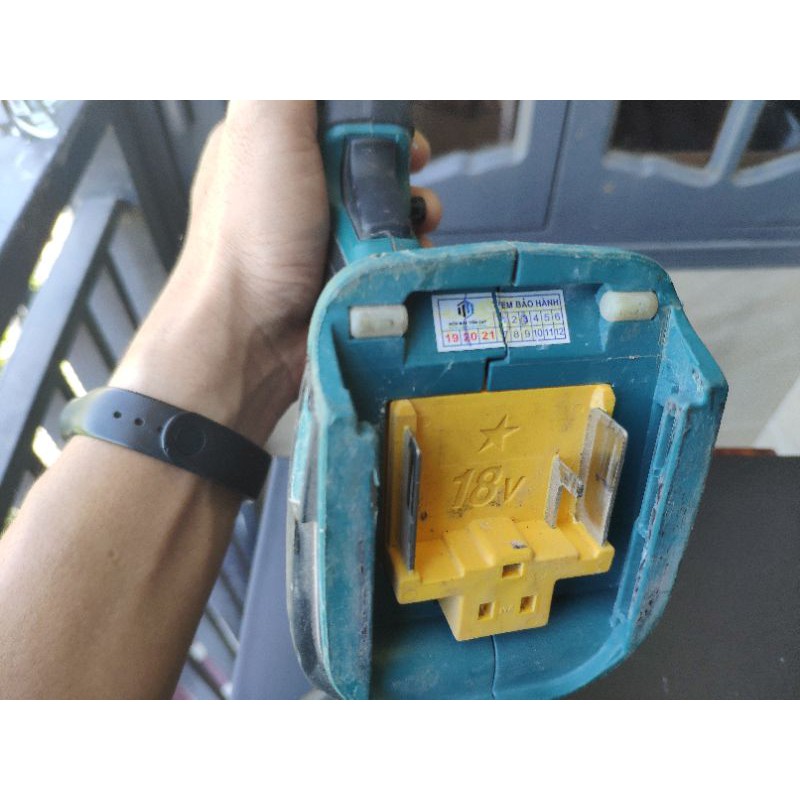 thân máy cưa kiếm makita 18v