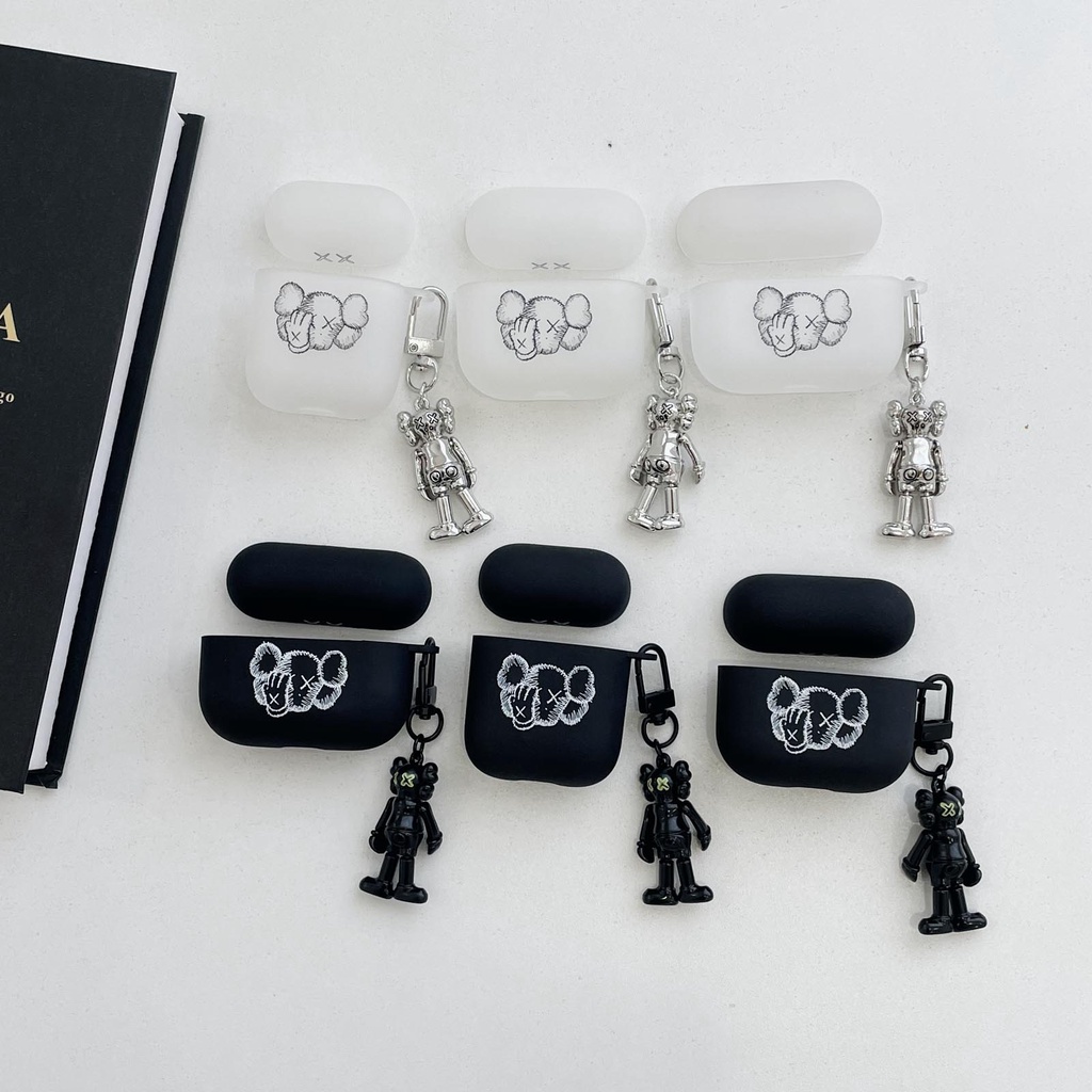 Vỏ Bảo Vệ Hộp Sạc Tai Nghe AirPods 2/ Pro/ 3 Màu Đen Nhám Họa Tiết Chú Gấu Dễ Thương Ốp