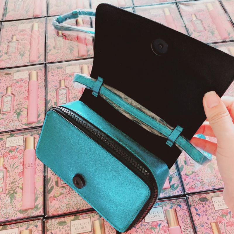 Túi đeo chéo dạng hộp Kendall Kylie