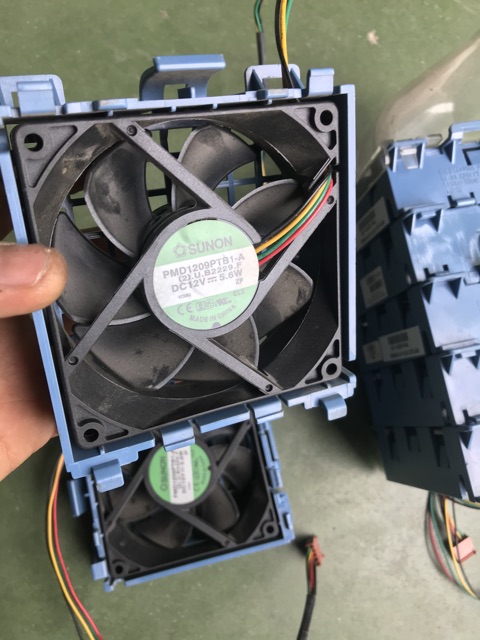 Quạt sunon 12v 5.6w 0.5A , vuông 10cm có thể lắp ghép và có bảo vệ