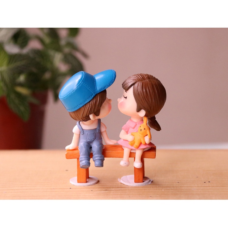 Set 3 Mô Hình Cặp Đôi Ngồi Ghế Dài Dễ Thương Dùng Trang Trí Tiểu Cảnh