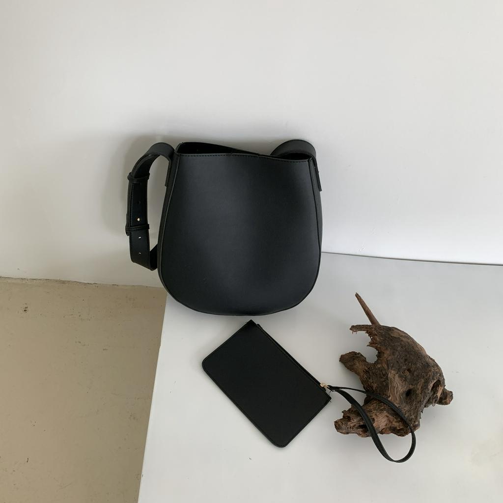 Túi xách đeo vai sức chứa lớn thiết kế đơn giản dễ phối đồ thời trang dành cho nữ