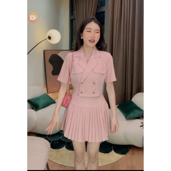 Set chân váy xếp ly + áo crotop cổ vest