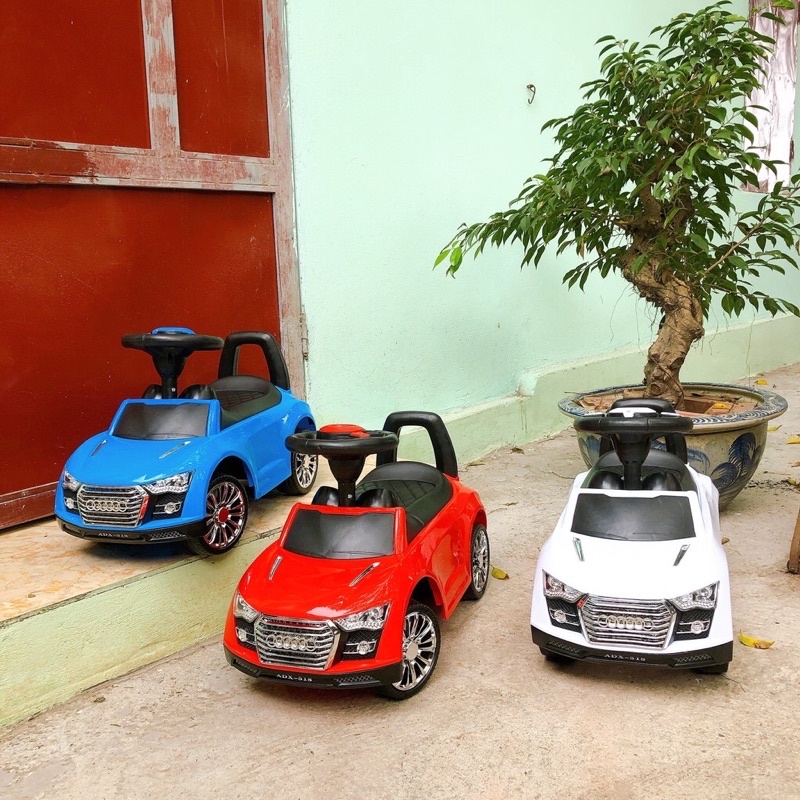 Xe ô tô chòi chân Audi 1688 có nhạc cho bé yêu