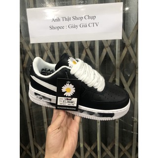 Giày sneaker đen hoa cúc