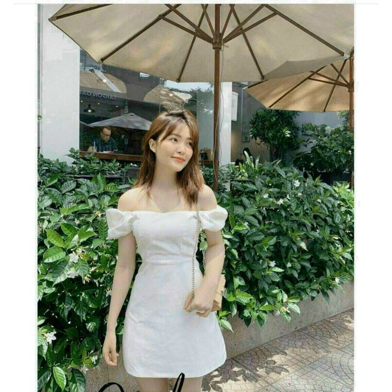 váy trắng xòe nút bọc hông