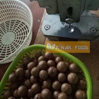 Hạt mắc ca sấy nứt vỏ Gia Lai (Size nhỏ)
