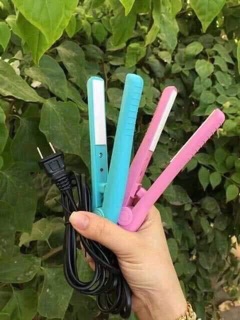 Máy là tóc mini kèm hộp nhựa