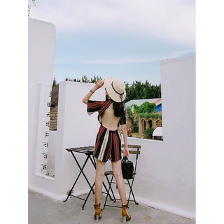 Jumpsuit sọc khoe lưng