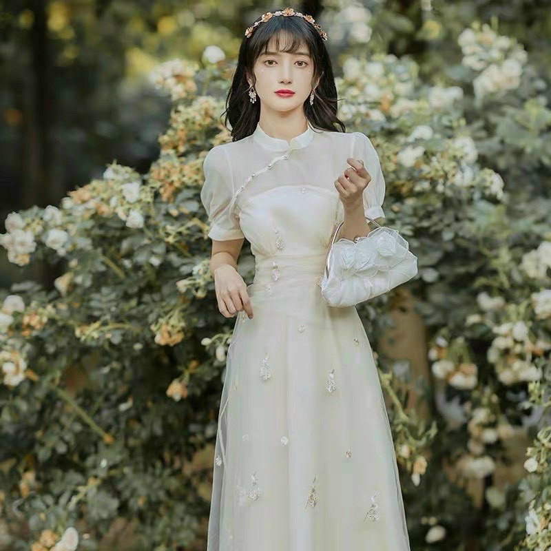 ĐẦM MIDI TRẮNG PHỐI VOAN CỔ TRỤ THÊU HOA NÀNG THƠ KÈM ẢNH THẬT DIỆN LỄ TẾT DU LỊCH XINH LẮM Ạ