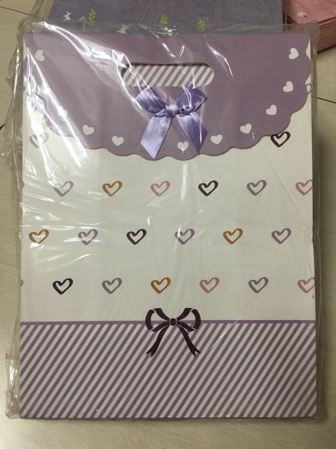 1 lố = 12 túi quà giấy nhiều màu sắc có nắp gập dính hàng đẹp . Size to nhất : 28x15x37cm