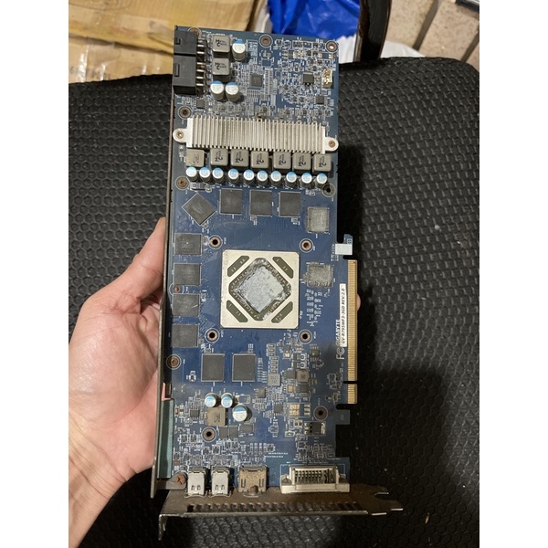 Bo mạch vga Hd7950 3G lấy linh kiện