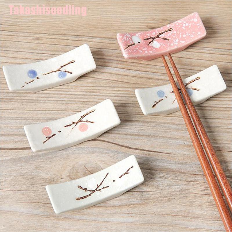 Giá đỡ đũa bằng sứ họa tiết hoa tuyết phong cách Nhật Bản