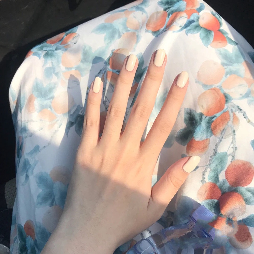 Sơn Móng Tay Màu Hồng Lấp Lánh Thời Trang