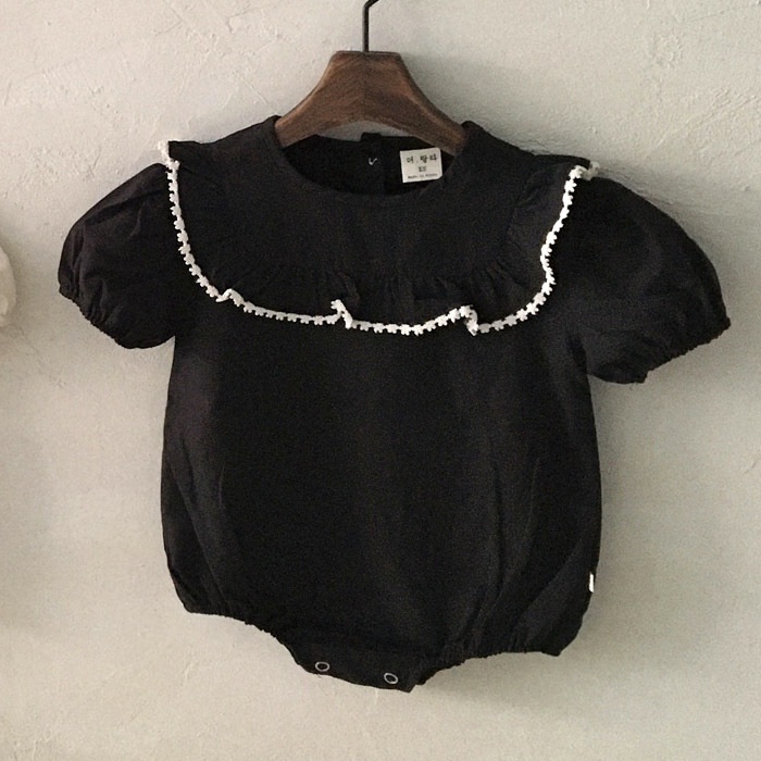 Body áo liền bé gái quần đen và trắng Hàn quốc