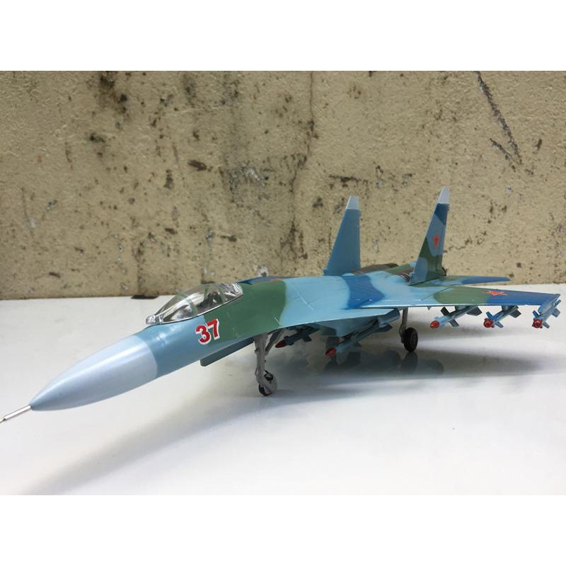 Mô hình Máy báy SU-37. 1:72-ABS