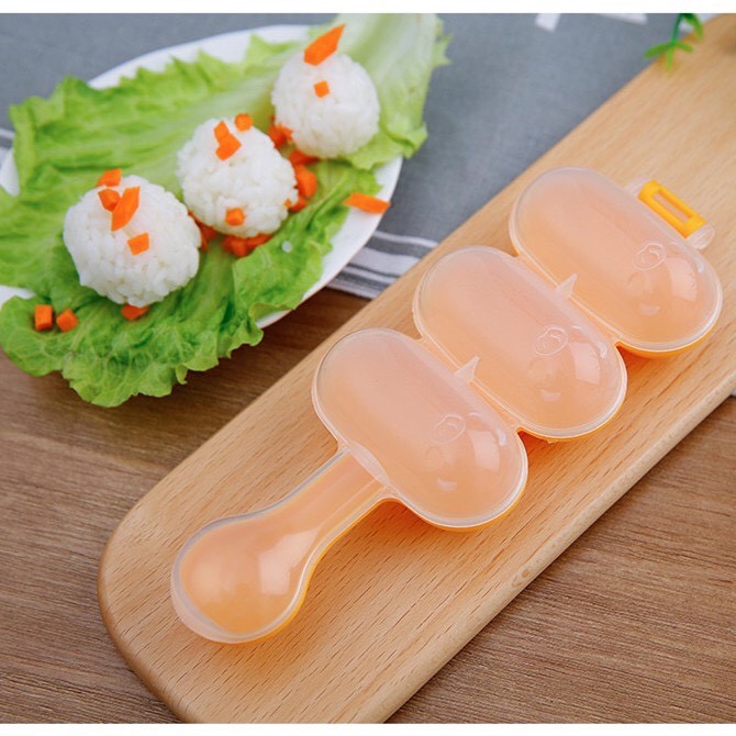 Miễn Ship - Bộ khuôn lắc cơm tạo hình cơm nắm cho bé ăn dặm kèm thìa