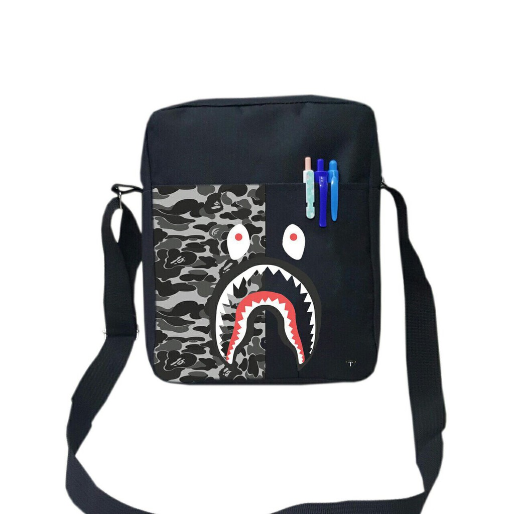 FREESHIP 50K_[HCM] Túi đeo chéo in hình BAPE SHARK size 24cm vừa ipad, tập vở đi học đi chơi | BigBuy360 - bigbuy360.vn