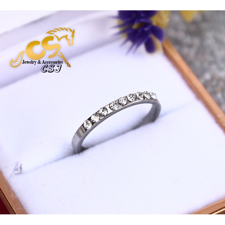 Nhẫn inox nữ đính một hàng xoàn