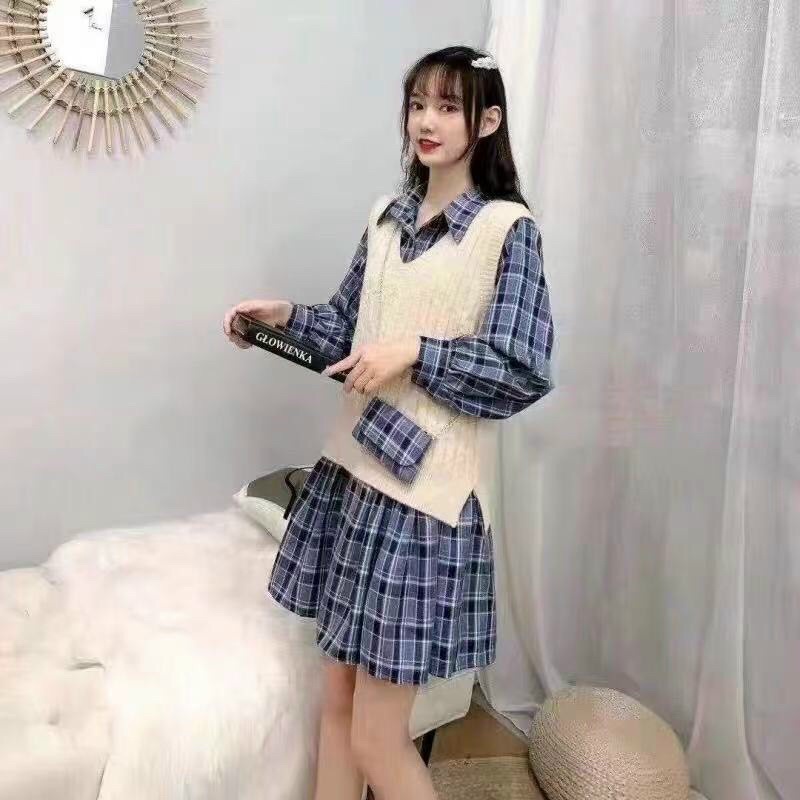 Sét gile + váy kẻ + túi tote