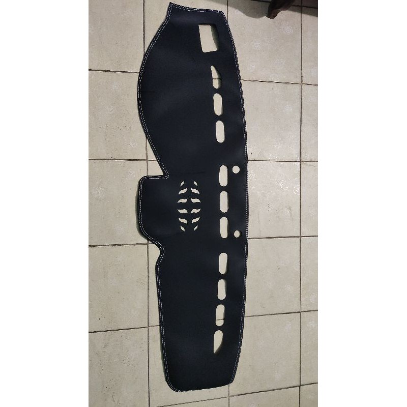 Thảm taplo da Luxgen U7 loại tốt