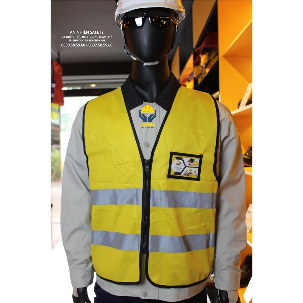 Áo phản quang, áo lưới bảo hộ lao động vải Polyester có phản quang trước sau, khóa kéo, túi đựng thẻ đầy đủ.